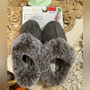 Jessica Simpson bedroom slippers size 6-7